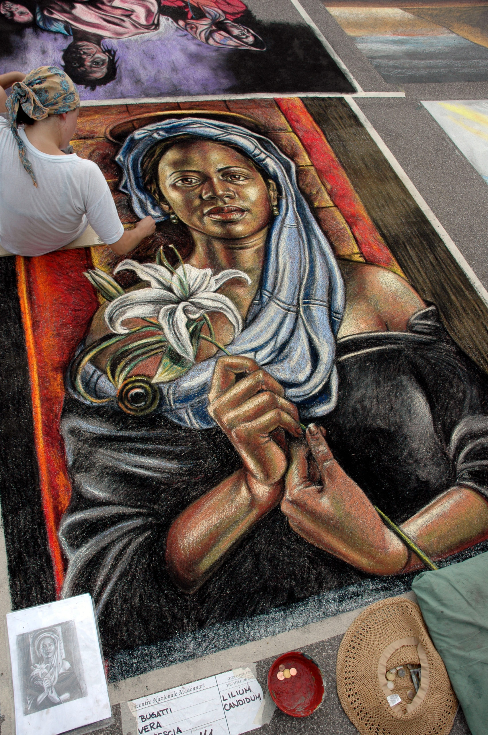 verabugatti madonnari grazie graziedicurtatone madonnaro artedistrada artistidistrada chalk chalkart gessetti gessetto pastel asphalt pavementart strassenmalerei