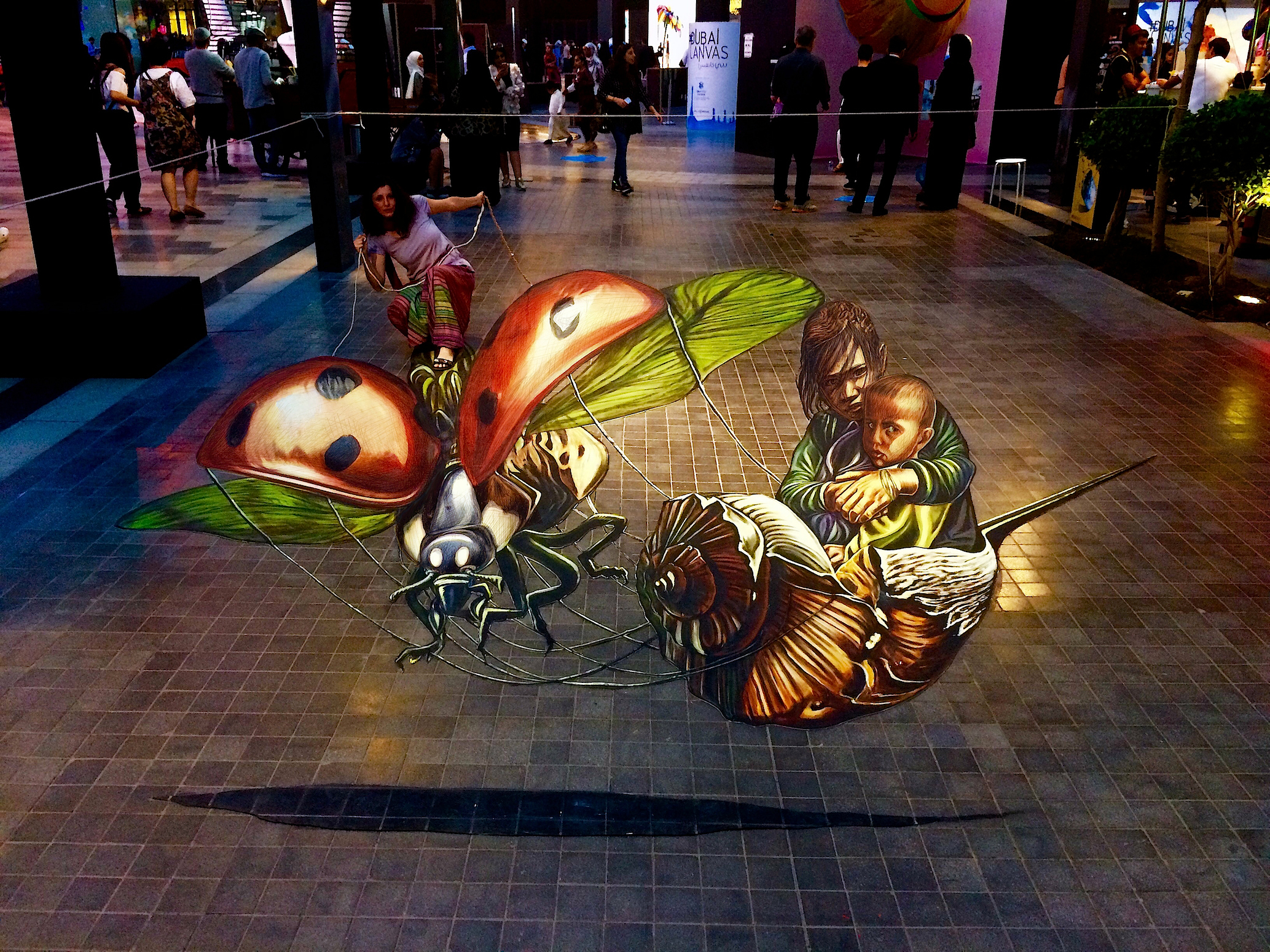 verabugatti streetart arteurbana illusioniottiche 3Dstreetart anamorfosi anamorfico anamorphic illusions urbanart madonnari3D pavementart 3Dstreetart 3Dstreetpainting environment thereisnotplanetb dubai poorchildren poorchild siria warinsiria branddubai dubaicanvasfloatingillusion floatingshell coccinella