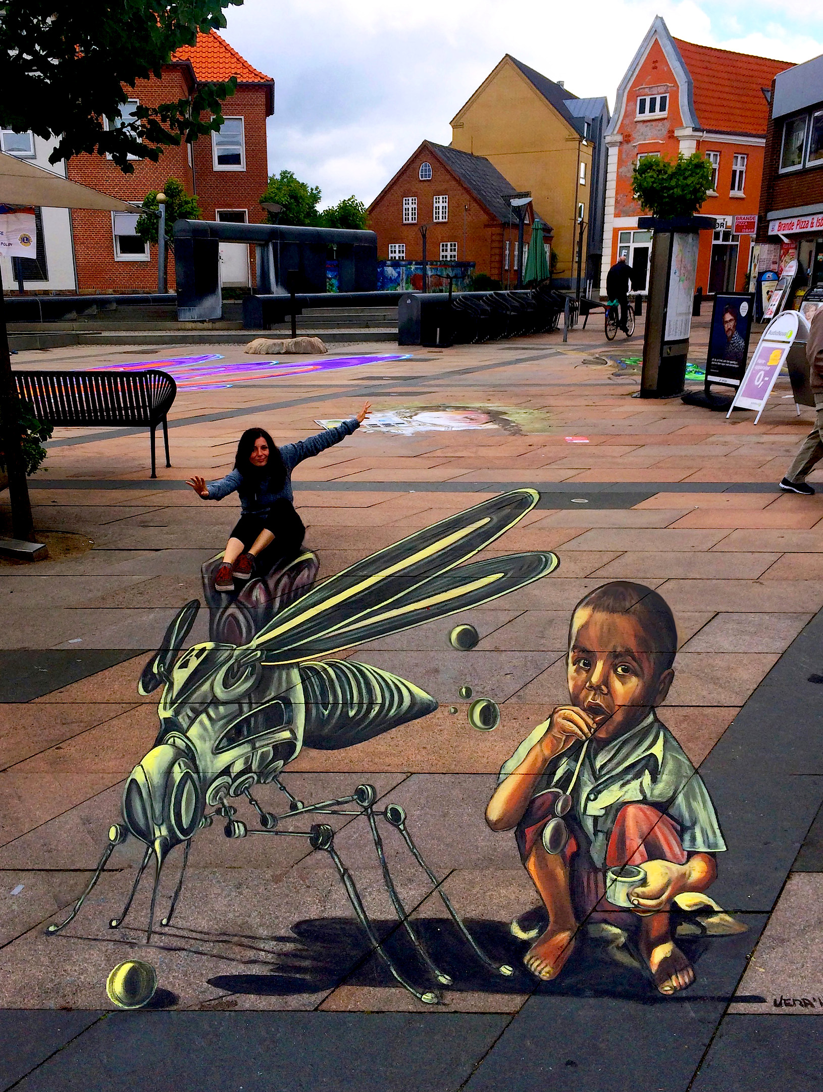 verabugatti streetart arteurbana illusioniottiche 3Dstreetart anamorfosi anamorfico anamorphic illusions urbanart madonnari3D pavementart 3Dstreetart 3Dstreetpainting environment thereisnotplanetb poverty poorchild imagination giantmosquito steampunk