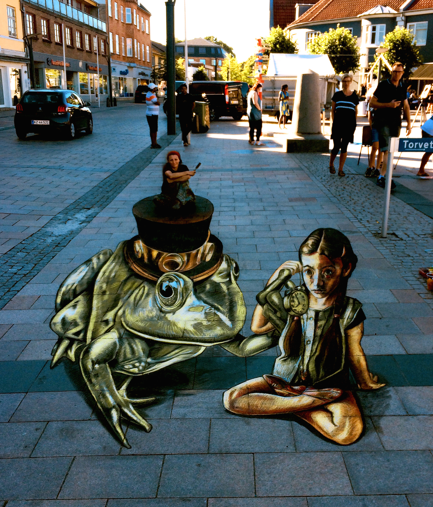 verabugatti streetart arteurbana illusioniottiche 3Dstreetart anamorfosi anamorfico anamorphic illusions urbanart madonnari3D pavementart 3Dstreetart 3Dstreetpainting environment thereisnotplanetb frog clock timeisrunning steampunk brande