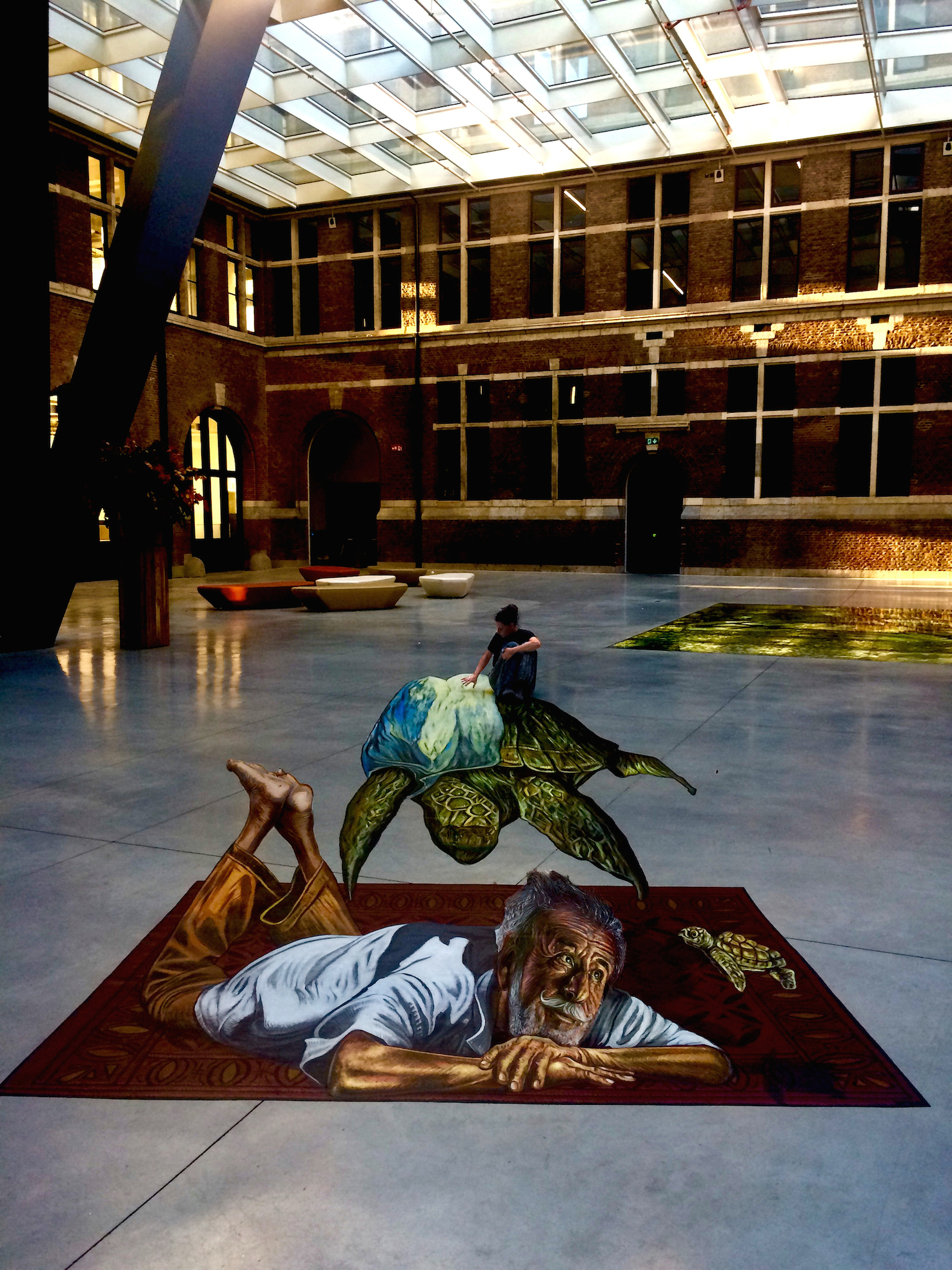 verabugatti streetart arteurbana illusioniottiche 3Dstreetart anamorfosi anamorfico anamorphic illusions urbanart madonnari3D pavementart 3Dstreetart 3Dstreetpainting environment thereisnotplanetb noplastic stopplastic plasticintheoceans antwerp diamondantwerp anversastreetart tizarte turtles plastica salviamoglioceani